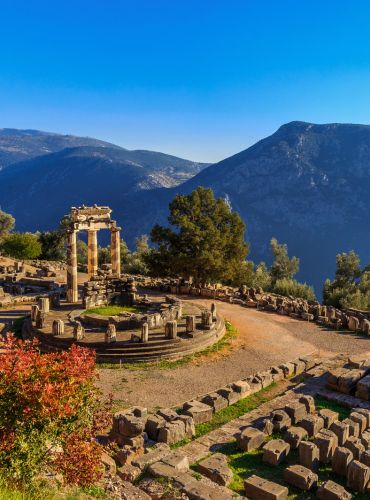 Delphi stop during Casa Cinque private wine and culture escape