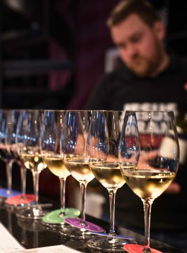 greek wine tasting athens at cinque wine & deli