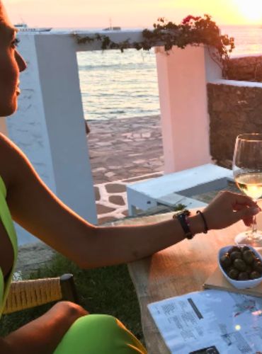 Private villa wine tasting experience in Athens by Cinque Wine and Deli